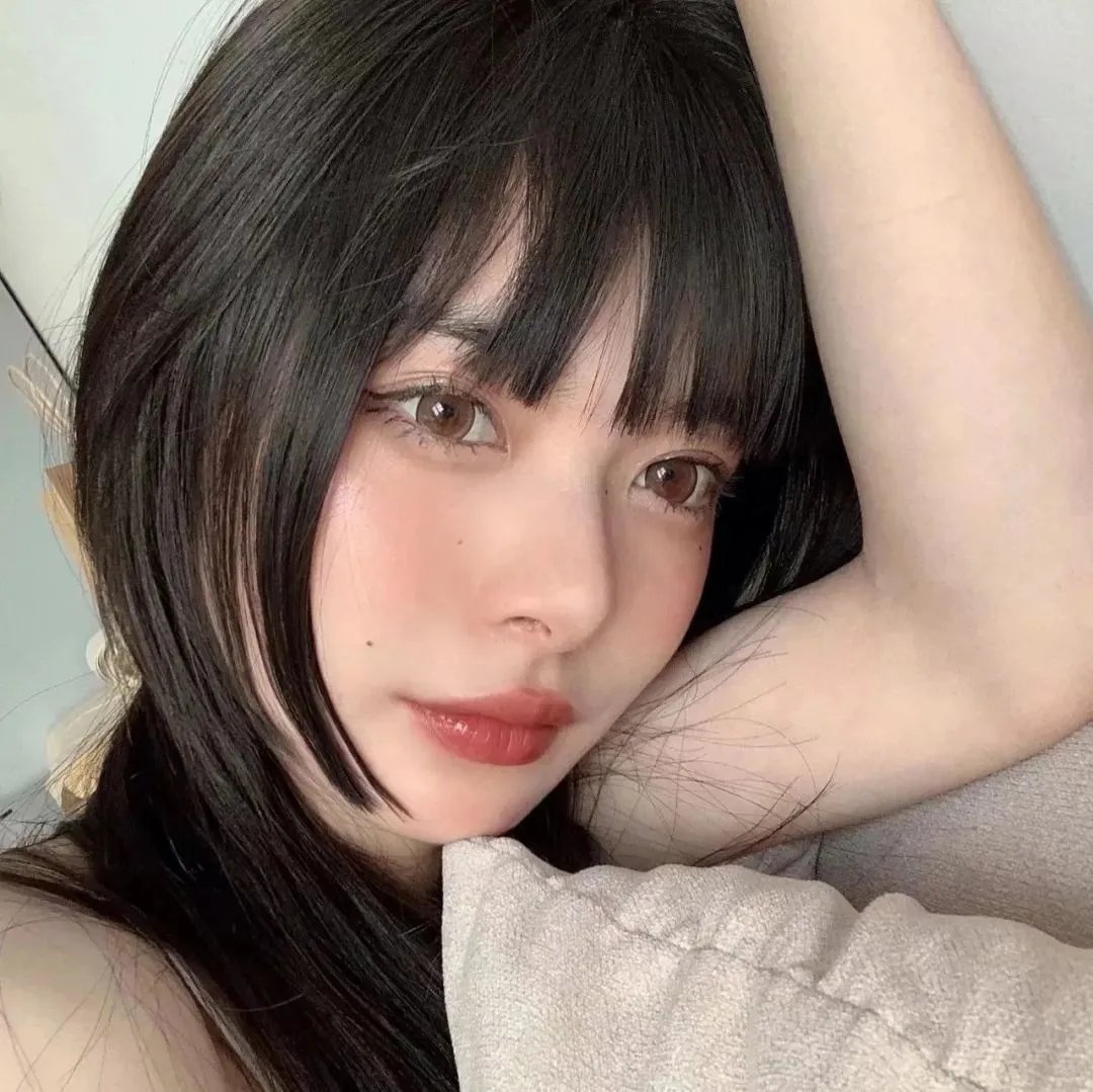 怪兽与女孩海报
