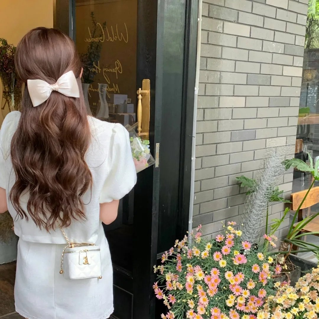 女人与英雄海报